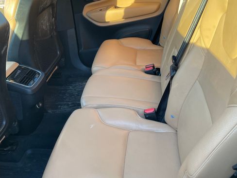 Used 2016 Volvo XC90 T6 Momentum w/ Momentum Plus Package image 8