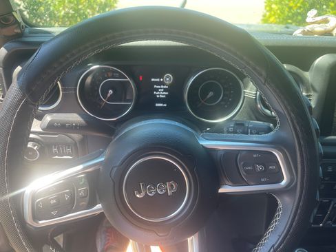 Used 2019 Jeep Wrangler Unlimited Sahara image 15
