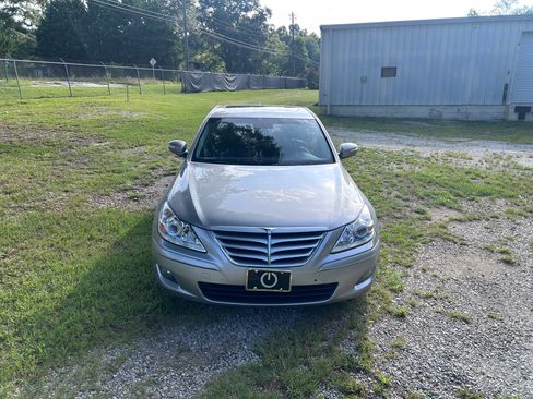 Used 2009 Hyundai Genesis 4.6 w/ Technology Pkg 5 RWD image 4