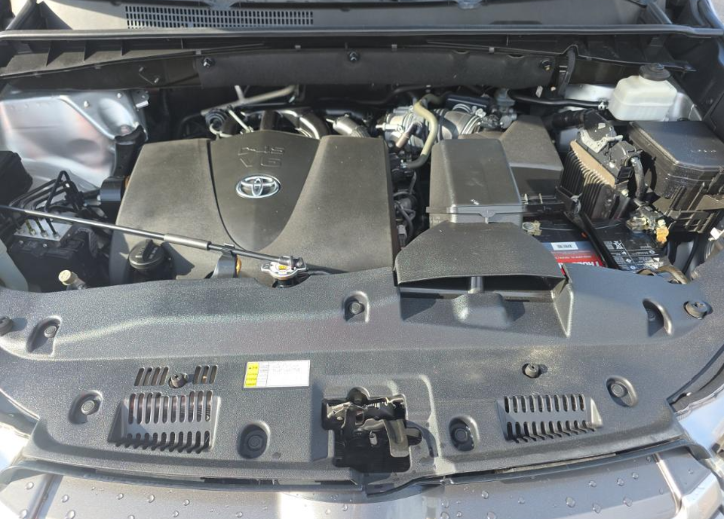 Used 2019 Toyota Highlander XLE FWD image 6