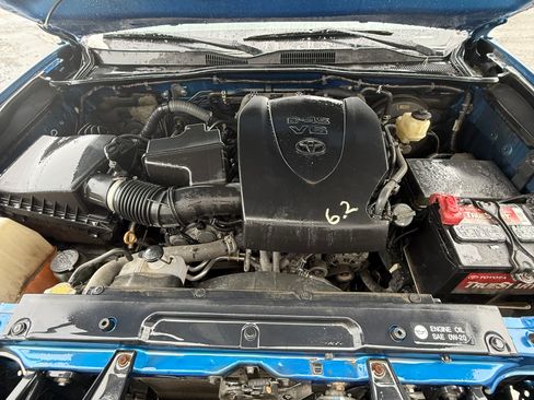 Used 2017 Toyota Tacoma TRD Sport w/ Tow Package (A/T) image 5