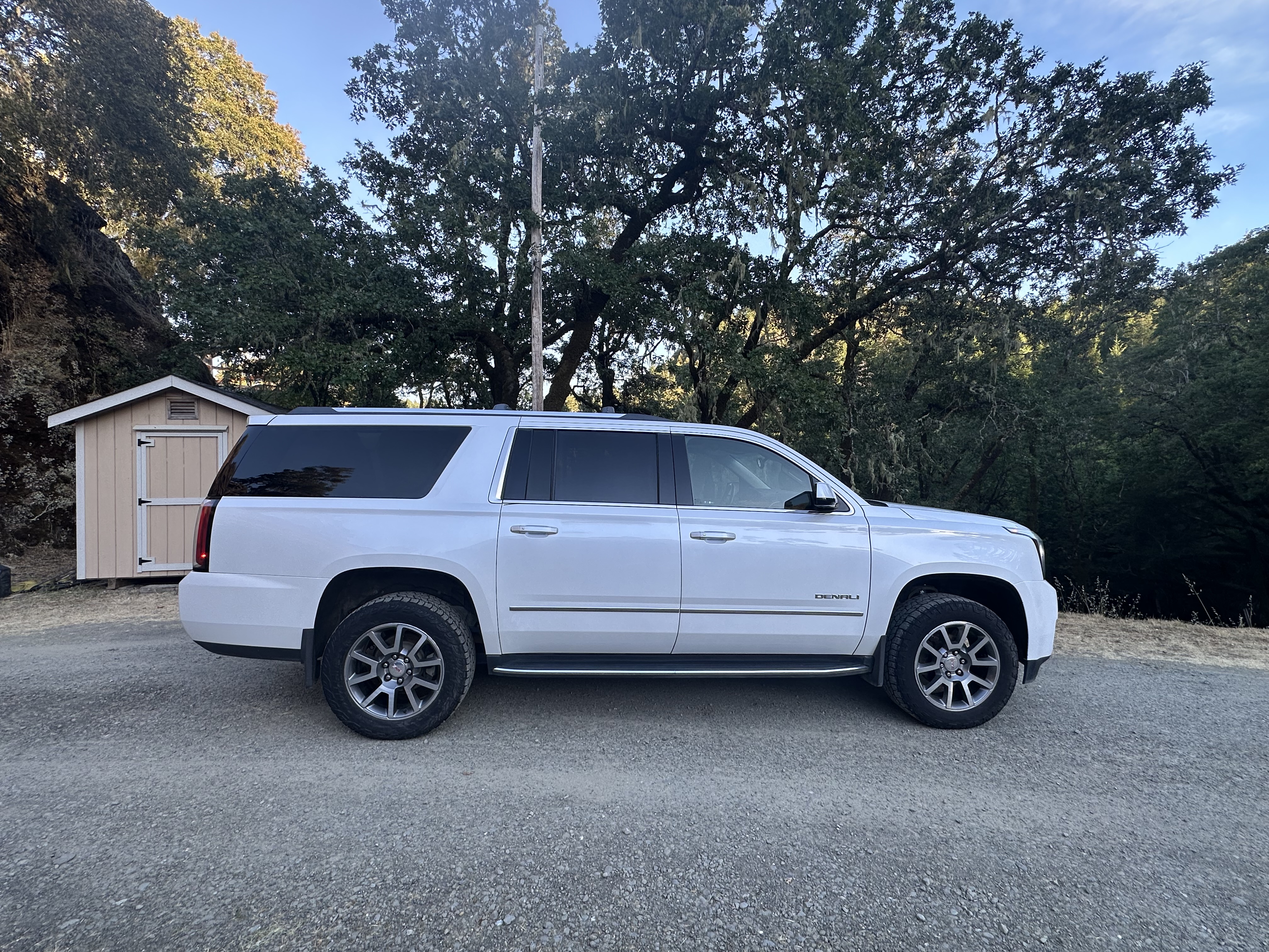 Used 2016 GMC Yukon XL Denali w/ Open Road Package AWD/4WD image 1