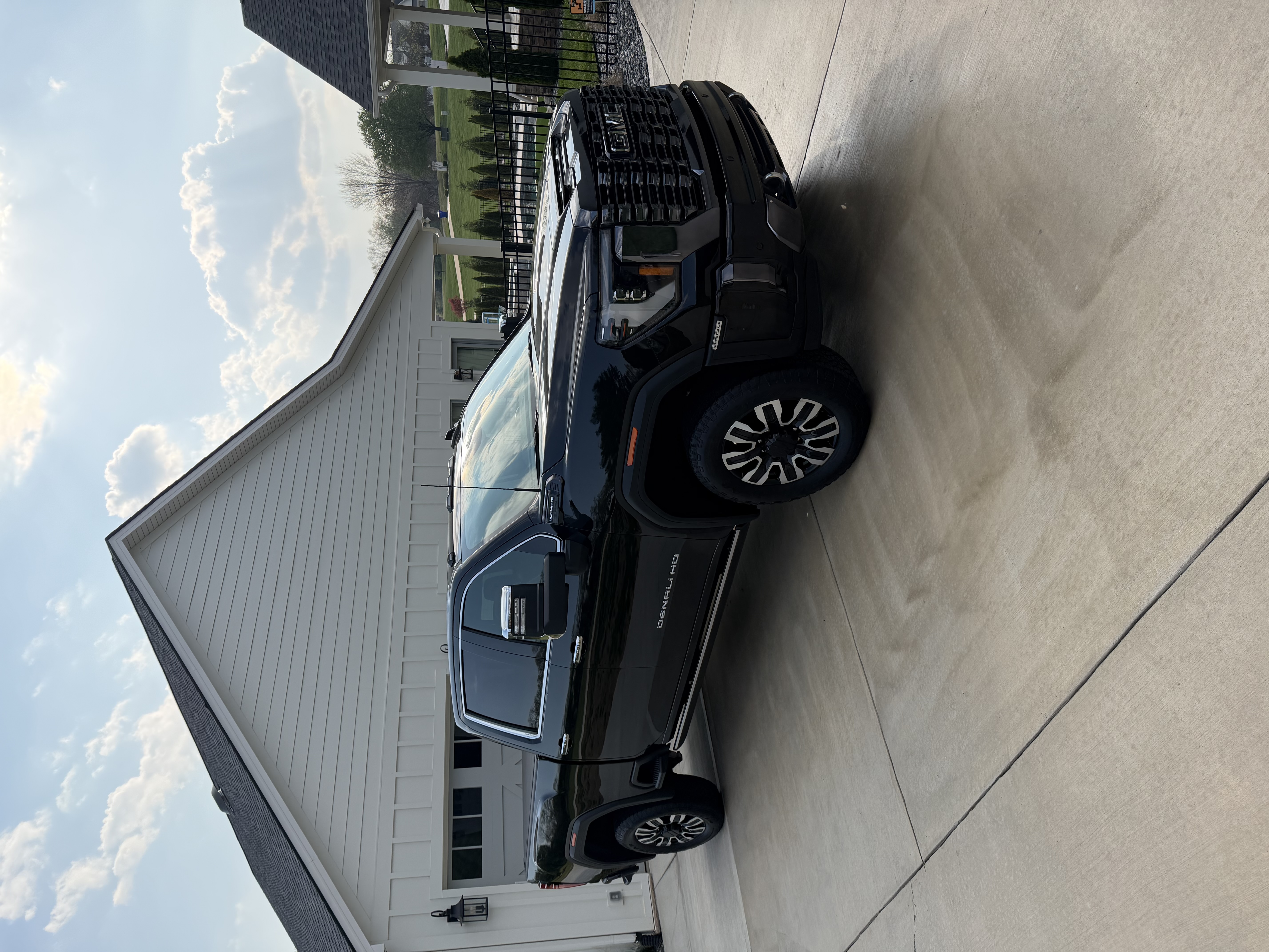 Used 2024 GMC Sierra 3500 Denali Ultimate AWD/4WD image 5