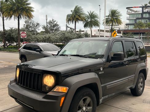 Used 2011 Jeep Liberty Renegade w/ Navigation Convenience Group image 4
