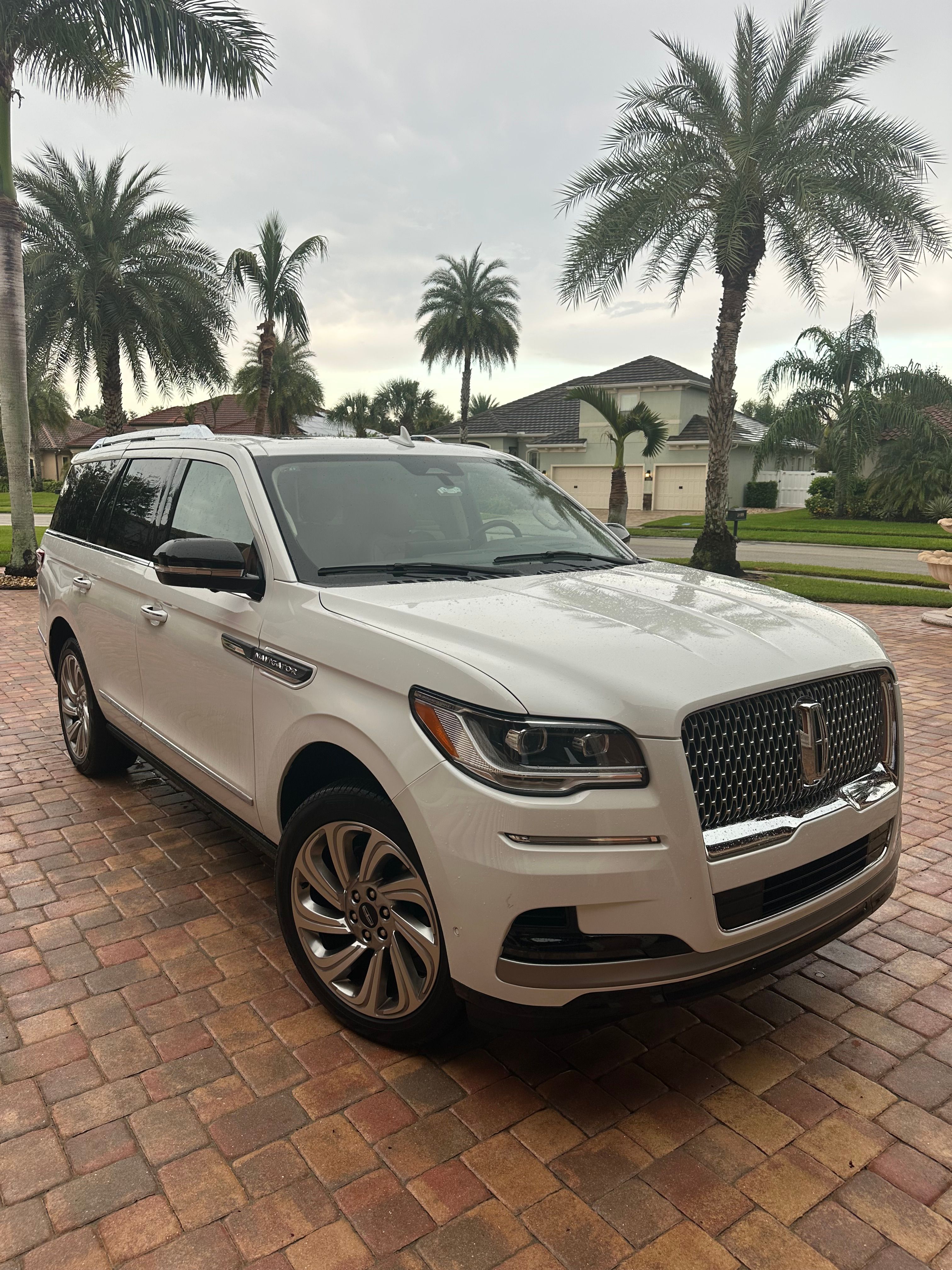Used 2024 Lincoln Navigator Reserve AWD/4WD image 1