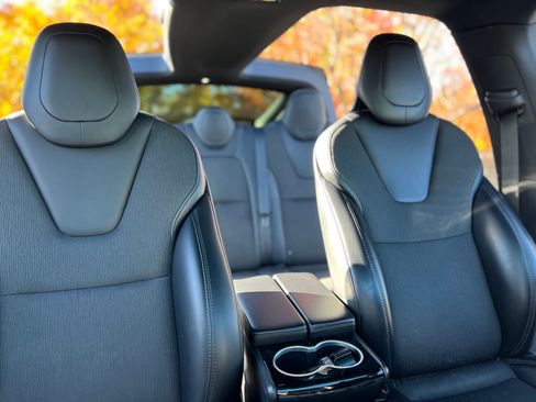 Used 2018 Tesla Model X 75D image 6