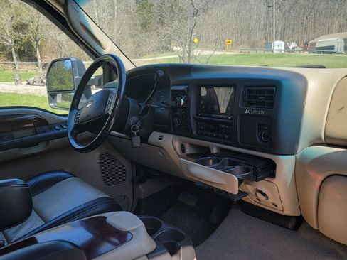 Used 2005 Ford Excursion Eddie Bauer image 26