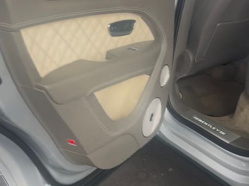 Used 2021 Bentley Bentayga image 10