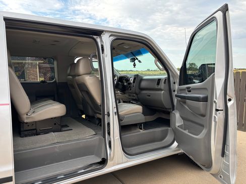 Used 2013 Nissan NV 3500 SL w/ Technology Pkg RWD image 12