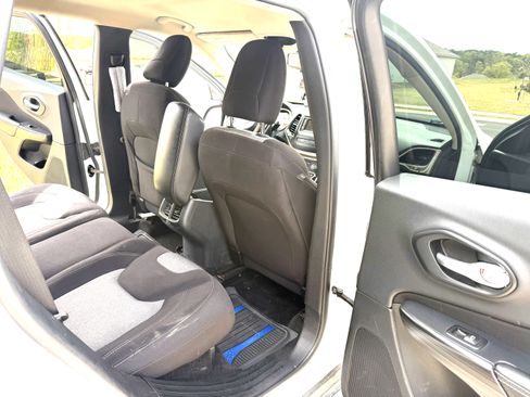 Used 2015 Jeep Cherokee Sport w/ Cold Weather Group image 4