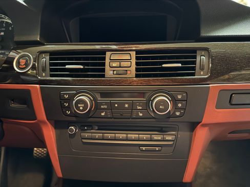 Used 2010 BMW M3 Convertible image 13