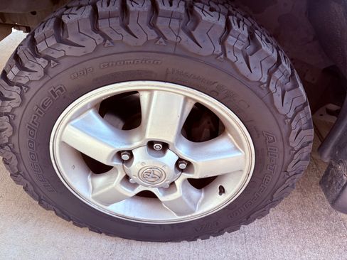 Used 2004 Toyota Land Cruiser image 14