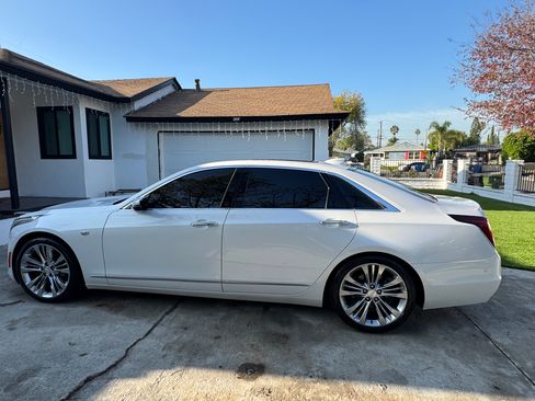 Used 2018 Cadillac CT6 Platinum image 2