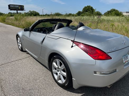 Used 2005 Nissan 350Z Touring image 8