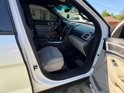 Used 2012 Ford Explorer XLT AWD/4WD image 6