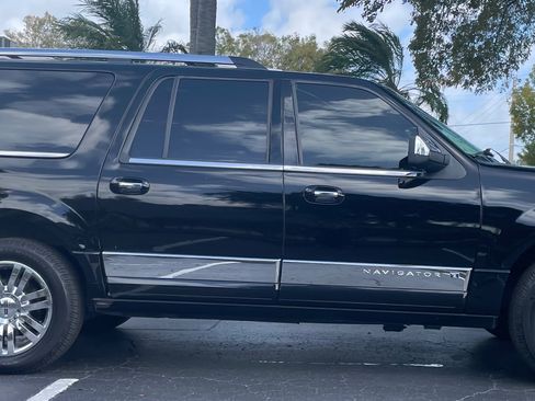 Used 2008 Lincoln Navigator L 2WD image 2