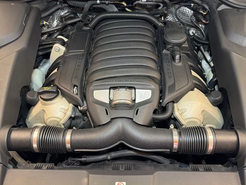 Used 2014 Porsche Cayenne S image 16