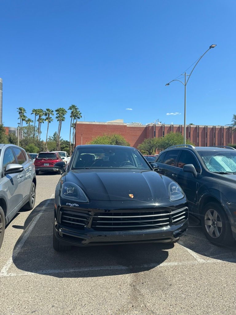 Used 2020 Porsche Cayenne AWD/4WD image 2