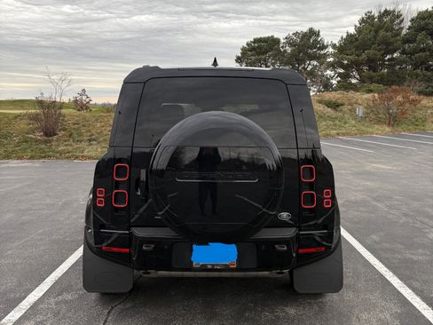Used 2023 Land Rover Defender 110 X-Dynamic SE image 5