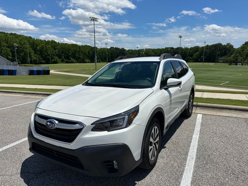 Used 2022 Subaru Outback Premium AWD/4WD image 1
