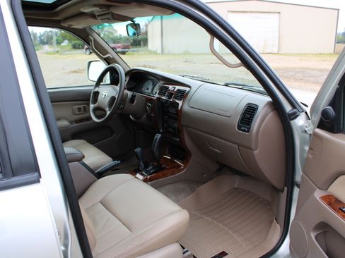 Used 2000 Toyota 4Runner Limited image 15