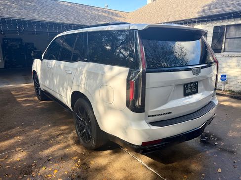 Used 2021 Cadillac Escalade Sport Platinum w/ LPO, ONYX Package image 10