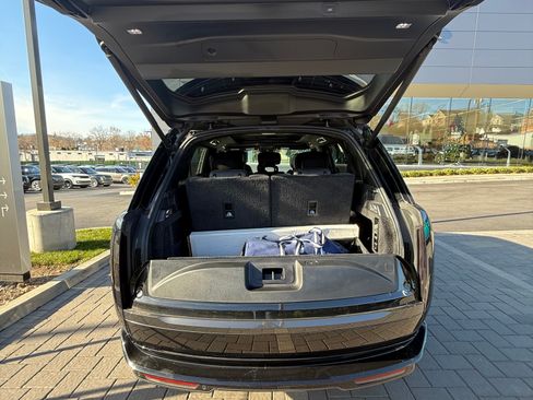 Used 2024 Land Rover Range Rover Long Wheelbase Autobiography image 10