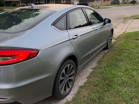 Used 2020 Ford Fusion SE AWD/4WD image 4