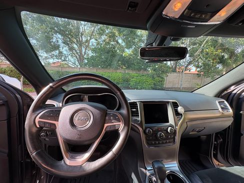 Used 2018 Jeep Grand Cherokee Altitude RWD image 13