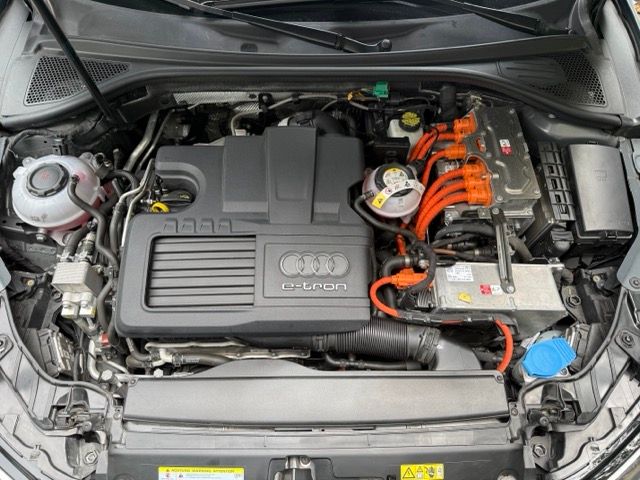 Used 2018 Audi A3 e-tron Premium Plus w/ Technology Package FWD image 4