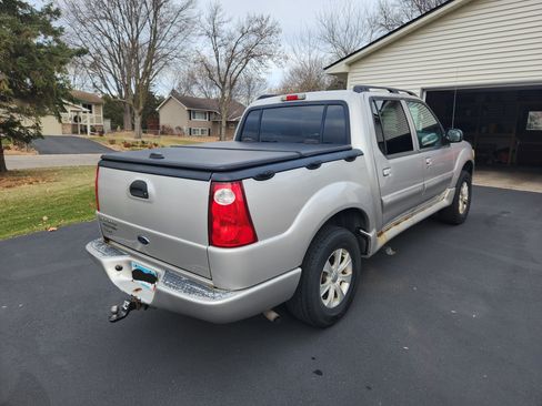 Used 2005 Ford Explorer Sport Trac XLT image 4