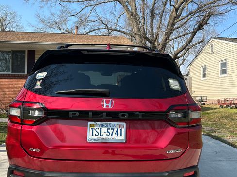 Used 2023 Honda Pilot Touring image 8