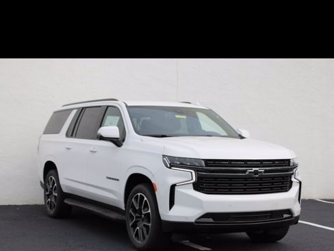 Used 2021 Chevrolet Suburban RST w/ Luxury Package image 4