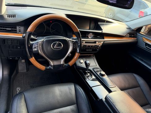 Used 2015 Lexus ES 300h w/ Premium Package w/Bamboo Trim image 6