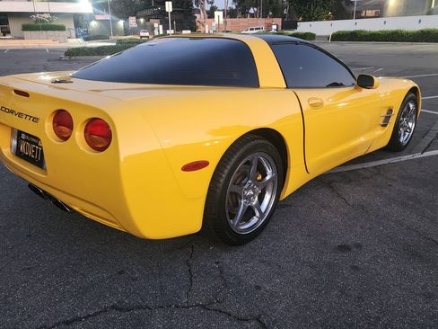 Used 2000 Chevrolet Corvette Coupe w/ Memory Pkg image 5