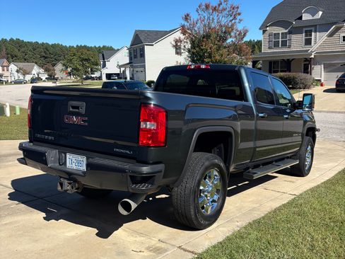 Used 2017 GMC Sierra 3500 Denali w/ Duramax Plus Package image 9