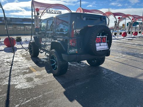 Used 2017 Jeep Wrangler Unlimited Sahara w/ Connectivity Group image 5