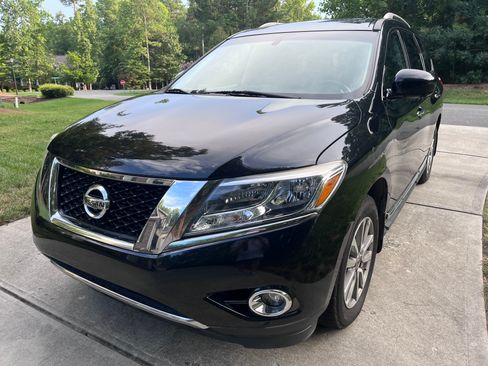 Used 2015 Nissan Pathfinder SL w/ SL Premium Package AWD/4WD image 1