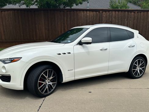 Used 2019 Maserati Levante GranLusso image 1