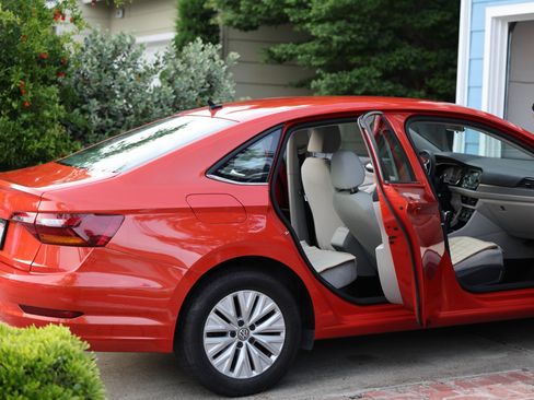 Used 2019 Volkswagen Jetta S w/ Driver Assistance Package FWD image 8