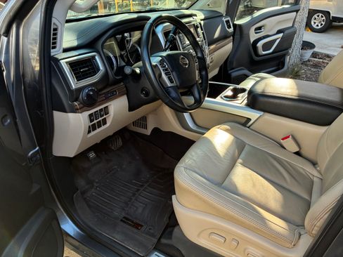 Used 2018 Nissan Titan SL w/ Chrome Package image 10