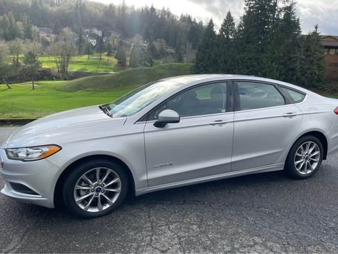 Used 2017 Ford Fusion SE image 9
