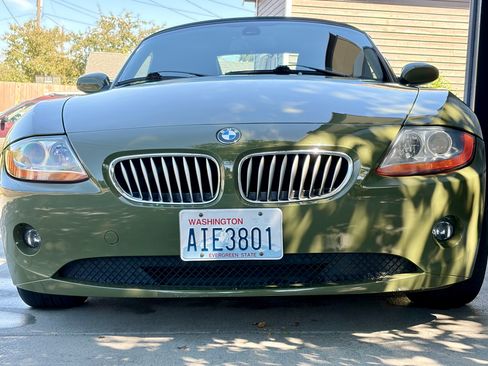 Used 2004 BMW Z4 3.0i RWD image 2
