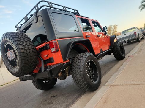 Used 2015 Jeep Wrangler Unlimited Rubicon w/ Connectivity Group image 6