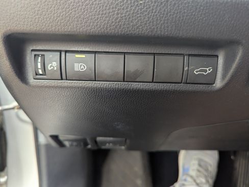 Used 2020 Toyota RAV4 XLE w/ Convenience Package image 22