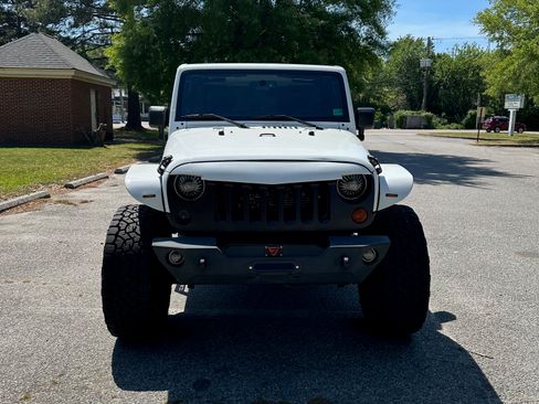 Used 2013 Jeep Wrangler Unlimited Sahara AWD/4WD image 10