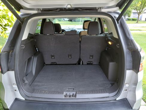 Used 2017 Ford Escape SE w/ Equipment Group 201A image 6