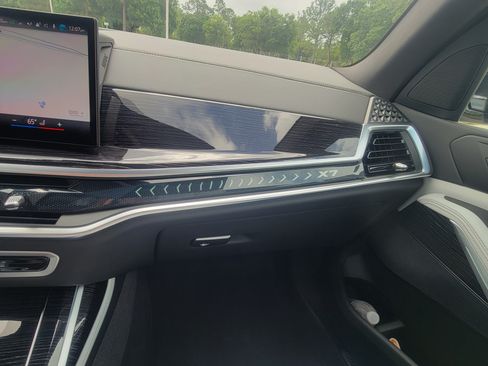 Used 2024 BMW X7 xDrive40i w/ M Sport Package image 17