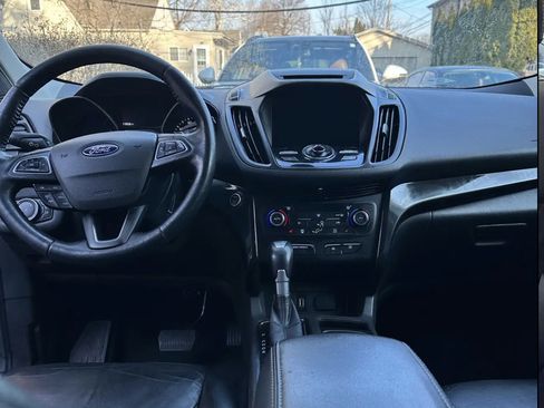 Used 2017 Ford Escape Titanium image 4