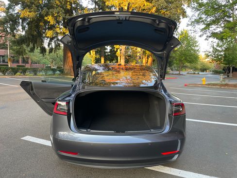 Used 2018 Tesla Model 3 Long Range image 24
